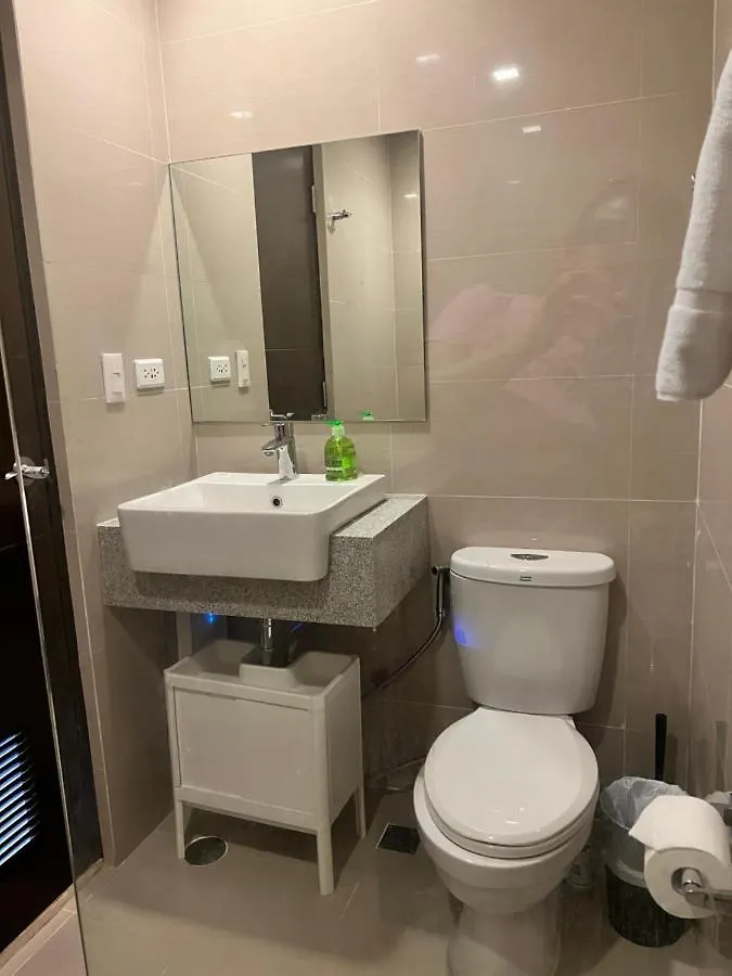 Uptown Parksuites II Taguig 0*,